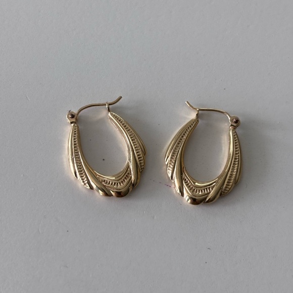 14K Yellow Gold Pierced Earrings, 2 Grams - Picture 3 of 3